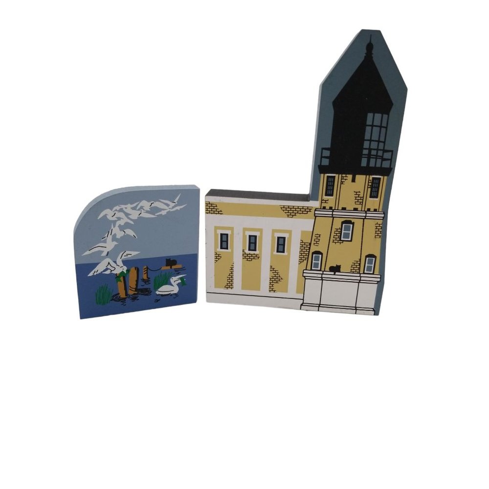 Cat's Meow Village Split Rock Lighhouse Signed Faline '95 & Seagulls Faline '98